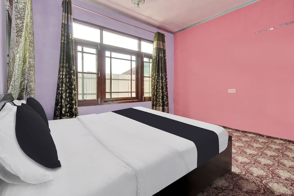 Hotel O Amber Inn, Nigeen lake cluster, Srinagar