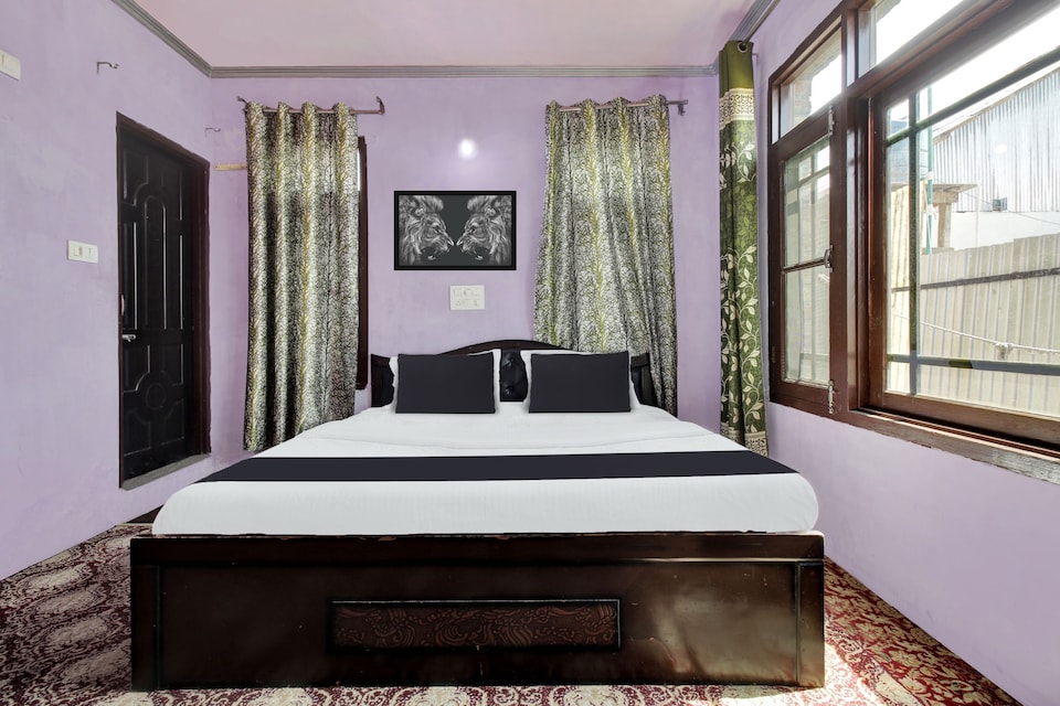 Hotel O Amber Inn, Nigeen lake cluster, Srinagar