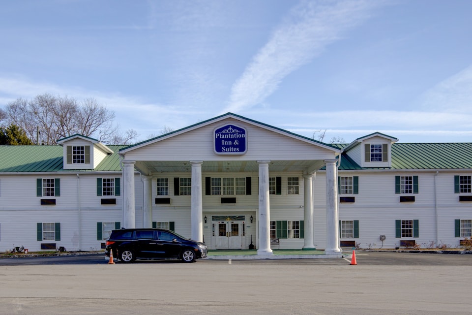Plantation Inn & Suites Near Locust Grove I 75,  Jackson, GA,  Jackson, GA
