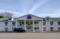 Plantation Inn & Suites Near Locust Grove I 75