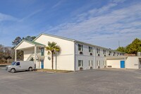 Plantation Inn & Suites Near Locust Grove I 75