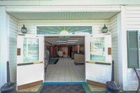 Plantation Inn & Suites Near Locust Grove I 75