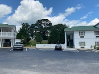 Plantation Inn & Suites by Hotel O Jackson GA