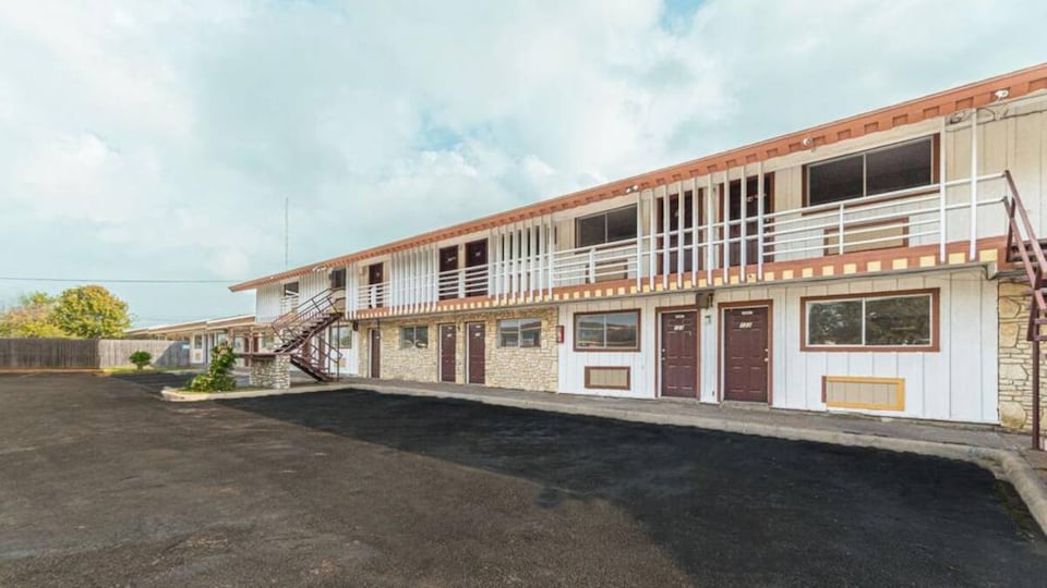 Cannon Inn By Capital O Gonzales Tx, Gonzales TX, Gonzales TX