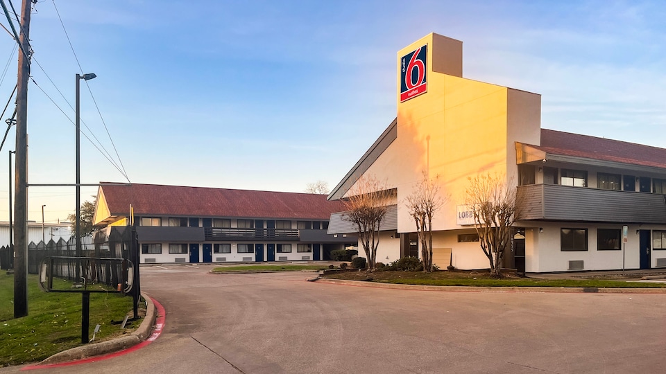 Studio 6 Suites Dallas, TX – Loop 12 West, C75220, Dallas