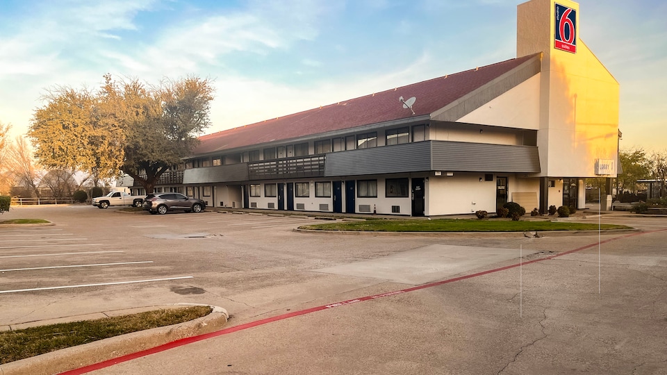 Studio 6 Suites Dallas, TX – Loop 12 West, C75220, Dallas