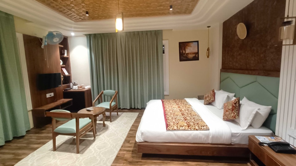 Palette Hotel Cecil by CheckIn Srinagar, Nishat, Srinagar
