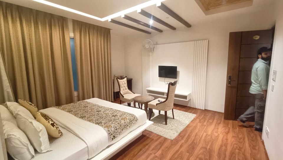 Palette Hotel Cecil by CheckIn Srinagar, Nishat, Srinagar