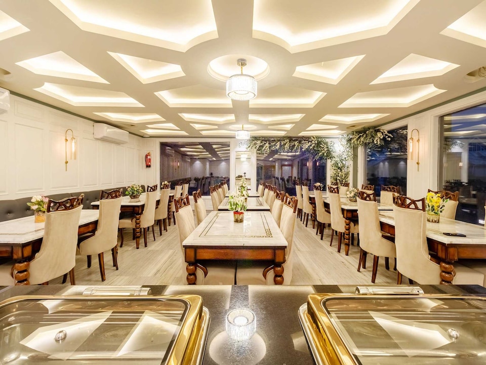 Palette Hotel Cecil by CheckIn Srinagar, Nishat, Srinagar