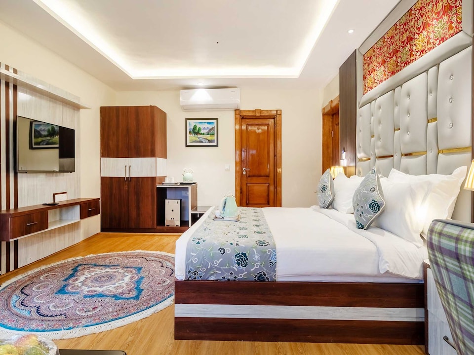 Palette Hotel Cecil by CheckIn Srinagar, Nishat, Srinagar