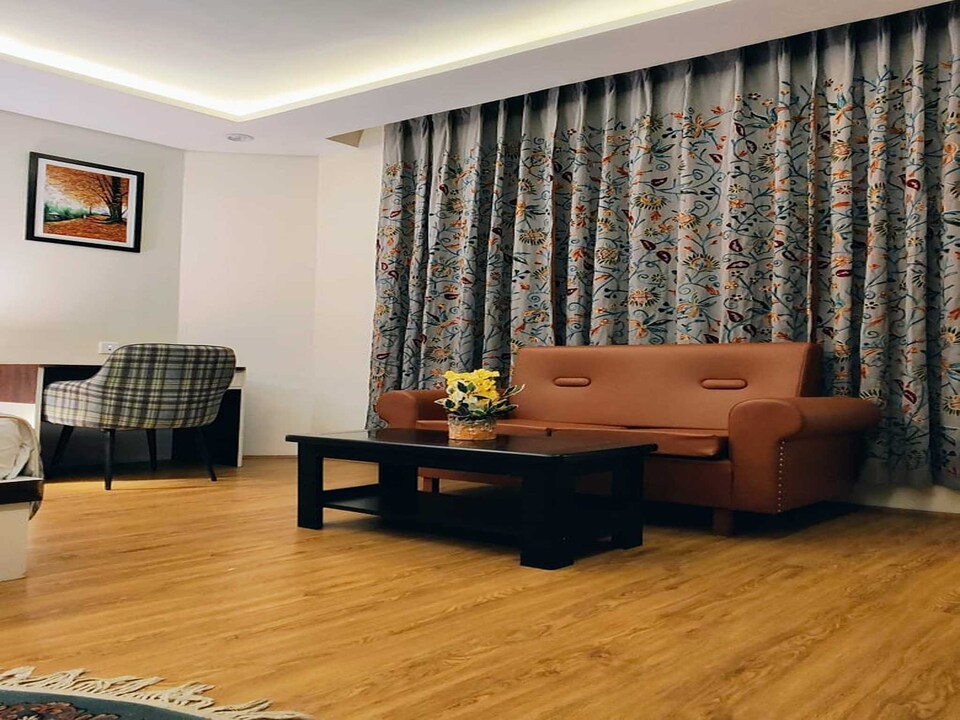 Palette Hotel Cecil by CheckIn Srinagar, Nishat, Srinagar