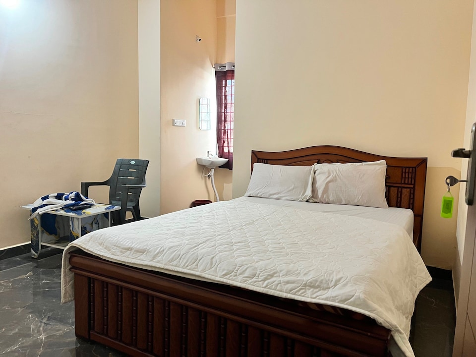 Hotel O RA ROOMS , HSR Bommanahalli Bangalore, Bangalore