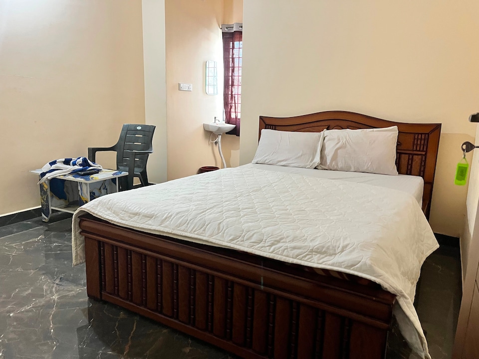 Hotel O RA ROOMS , HSR Bommanahalli Bangalore, Bangalore