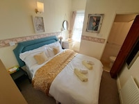 OYO Keats Green Hotel