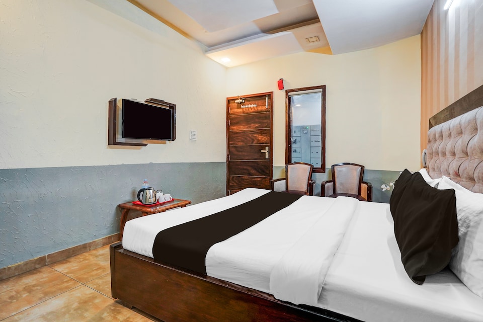 Collection O by OYO Zirakpur - Patiala Road Formerly Hotel Anvay, Zirakpur, Zirakpur