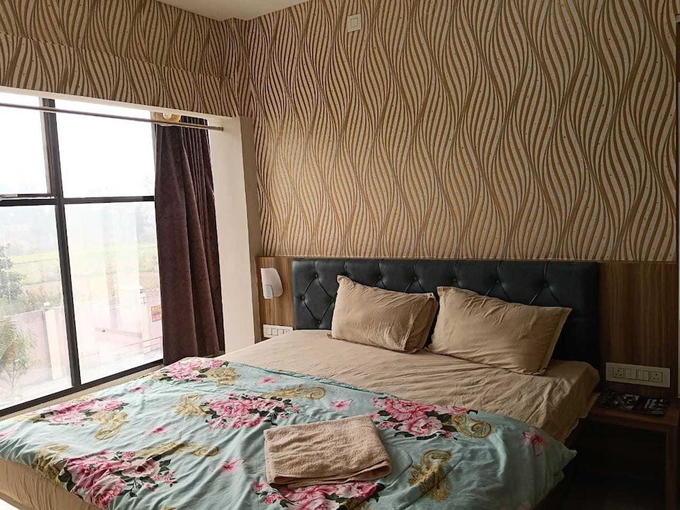 SPOT ON The Royal Grand Resort & Restaurant, Garhwa, Garhwa