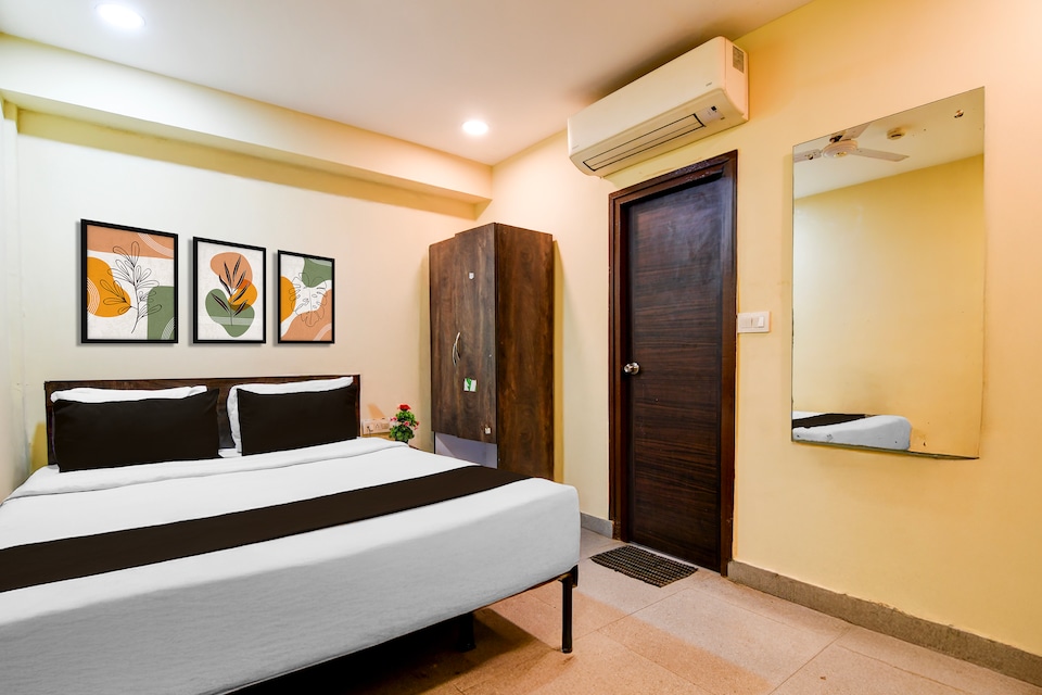 Hotel O Premium 12th Night, VIP Road Kolkata, Kolkata