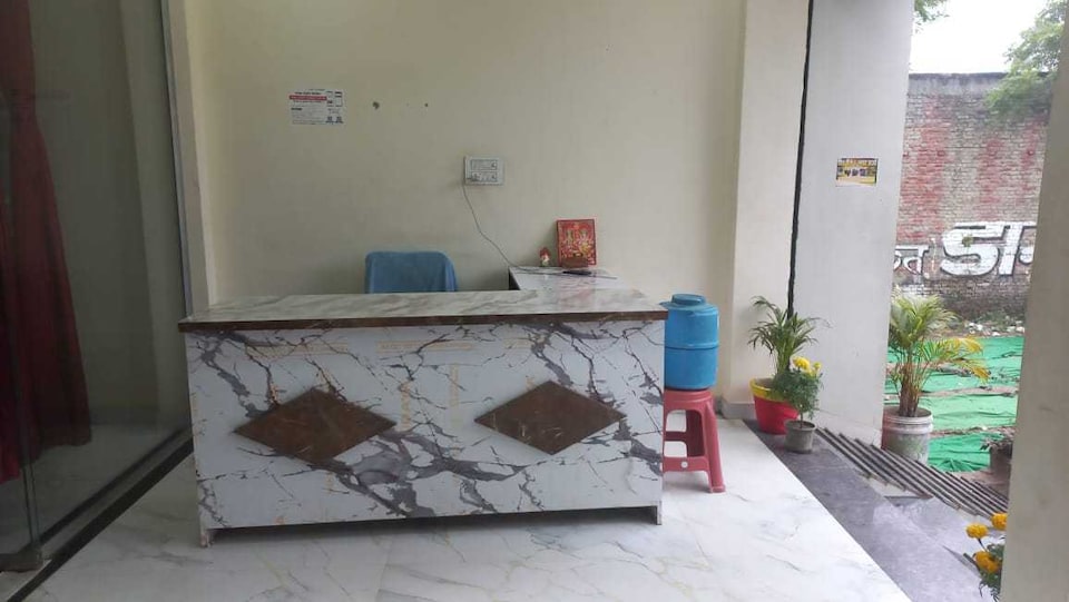 SPOT ON Aditya Palace & Restaurant, Basti, Basti