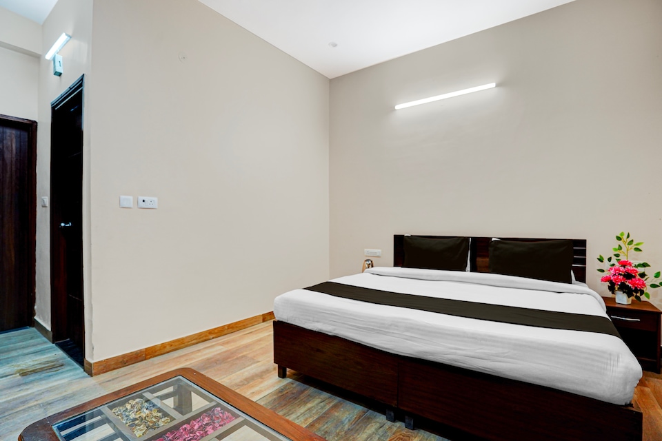 Hotel O Aryan Castle Homestay , Dehradun ISBT, Dehradun