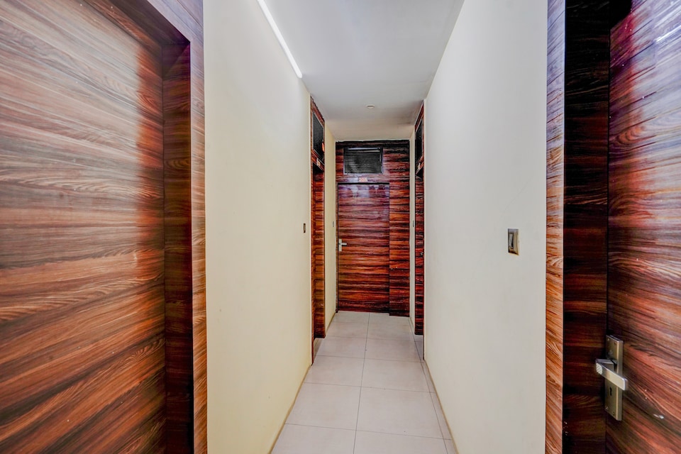 Super Hotel O Srirampura Metro Station Formerly Broadway Inn, Rajajinagar Bangalore, Bangalore