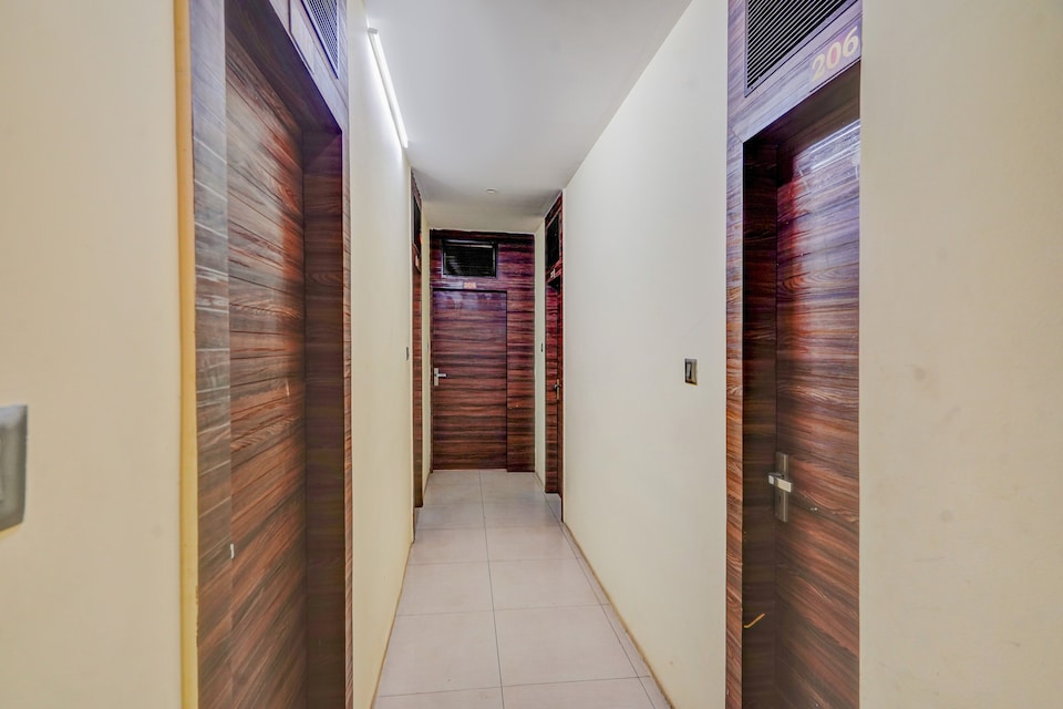 Super Hotel O Srirampura Metro Station Formerly Broadway Inn, Rajajinagar Bangalore, Bangalore