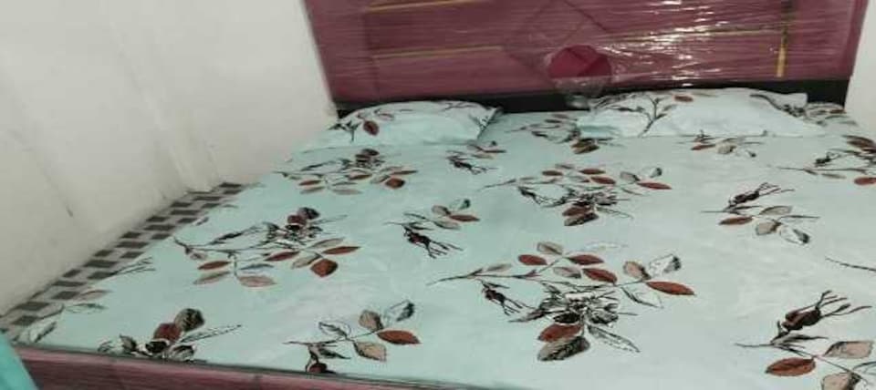 SPOT ON Galaxy Hotel, Chowk Allahabad, Prayagraj