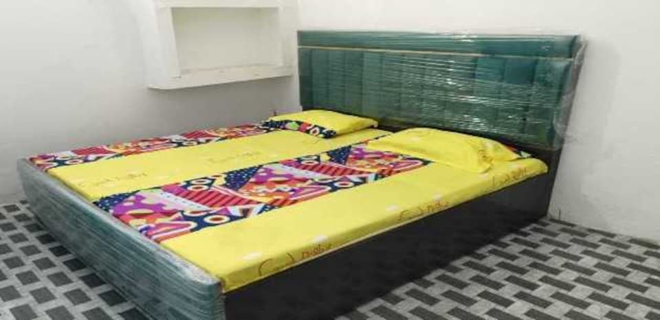 SPOT ON Galaxy Hotel, Chowk Allahabad, Prayagraj