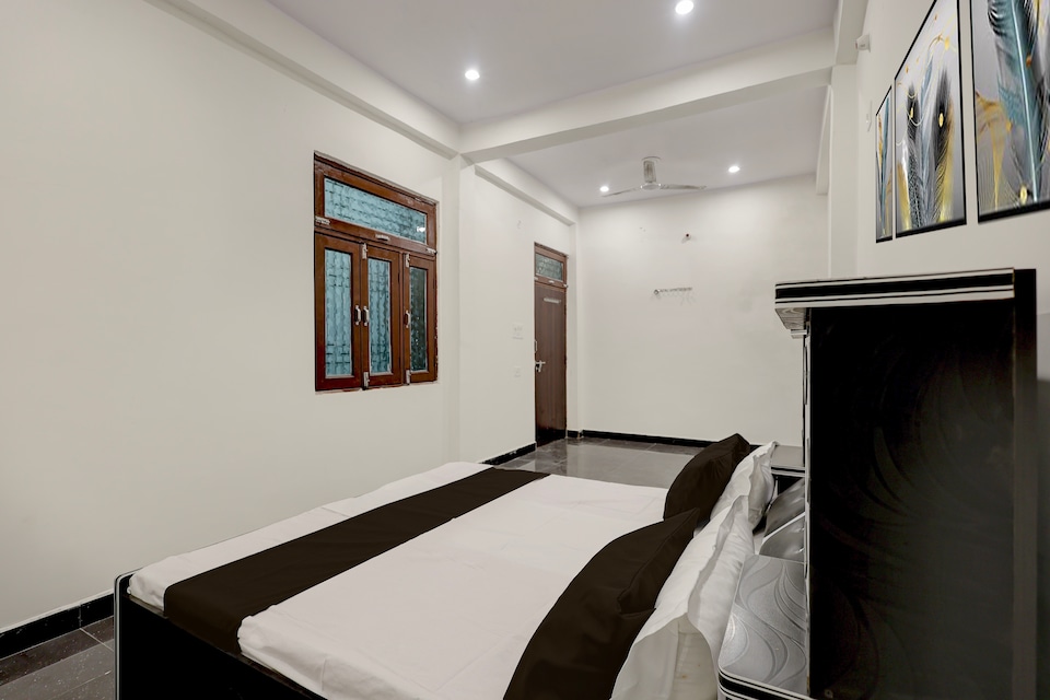 SPOT ON Galaxy Hotel, Chowk Allahabad, Prayagraj