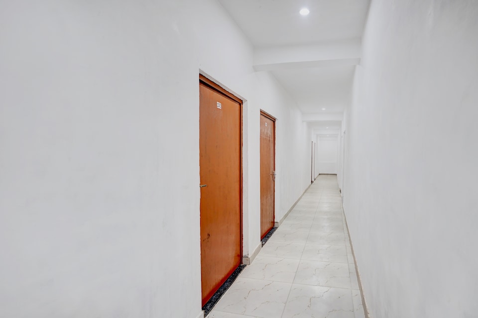 SPOT ON Hotel Aagman Inn , Rambagh Allahabad, Prayagraj