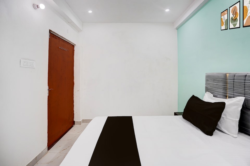 SPOT ON Hotel Aagman Inn , Rambagh Allahabad, Prayagraj