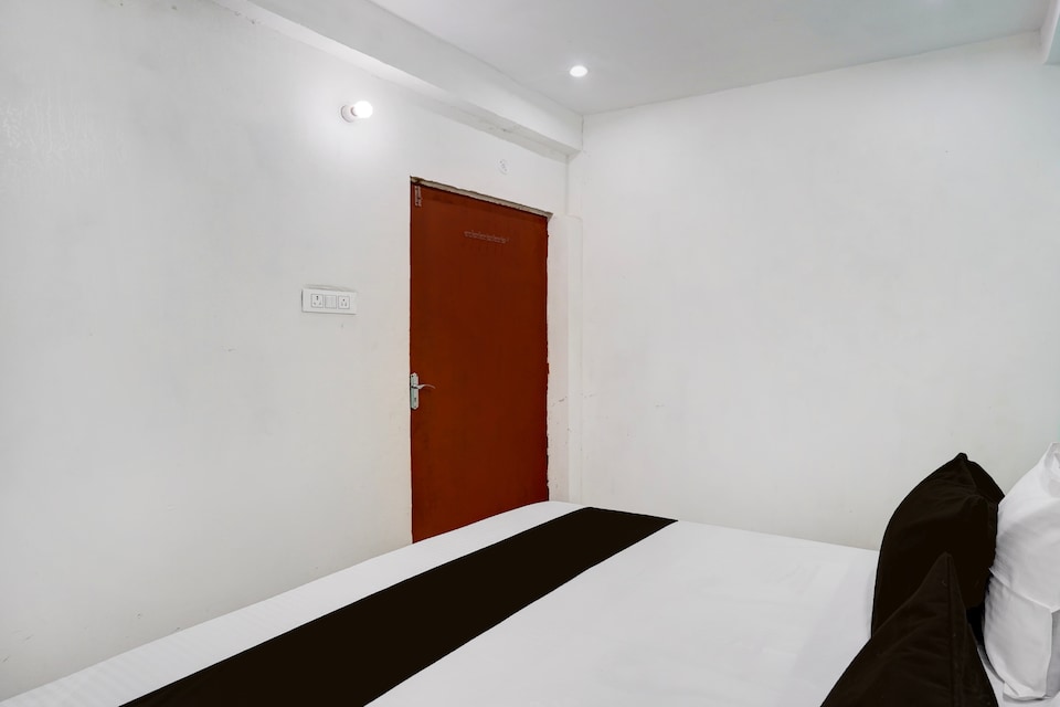 SPOT ON Hotel Aagman Inn , Rambagh Allahabad, Prayagraj