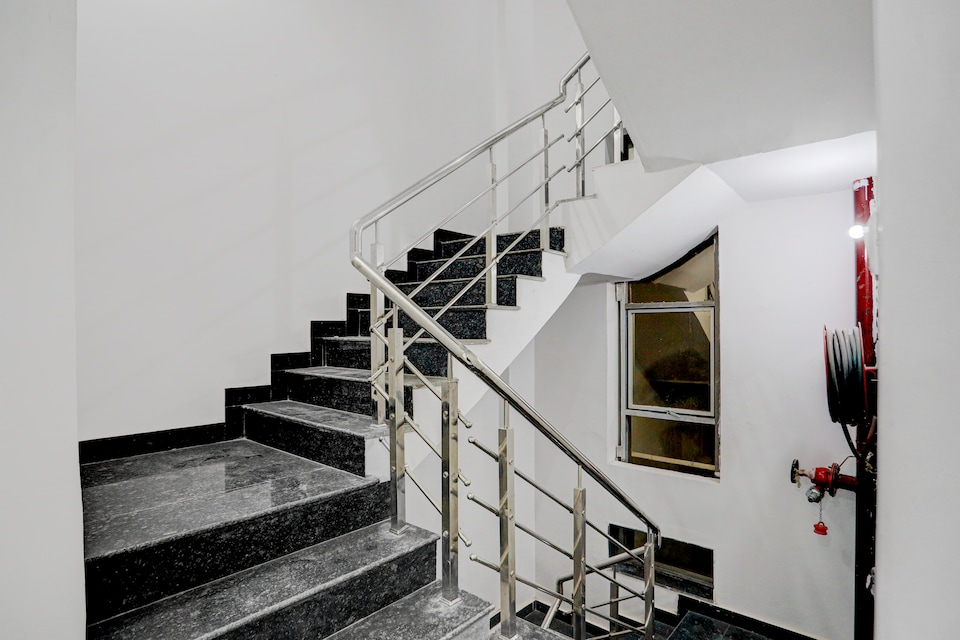 Super Hotel O NS Hotel , Golghar, Gorakhpur