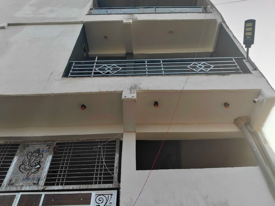 Hotel O Dreamland Residency , Noida Industrial Area Mamura, Noida