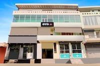 SPOT ON Royal Residency