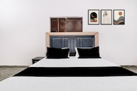 SPOT ON Royal Residency