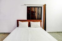 SPOT ON Royal Residency