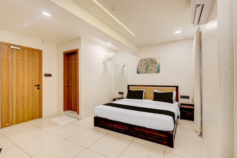 Townhouse Hotel Shubham, Race Course Rajkot, Rajkot