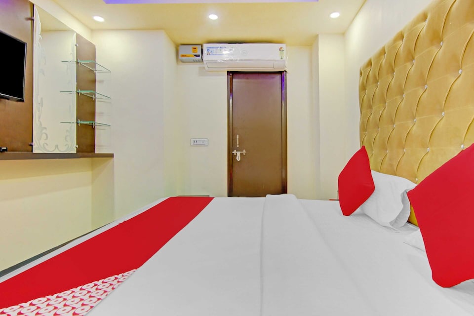 Hotel O shine & cafe, Meerut, Meerut