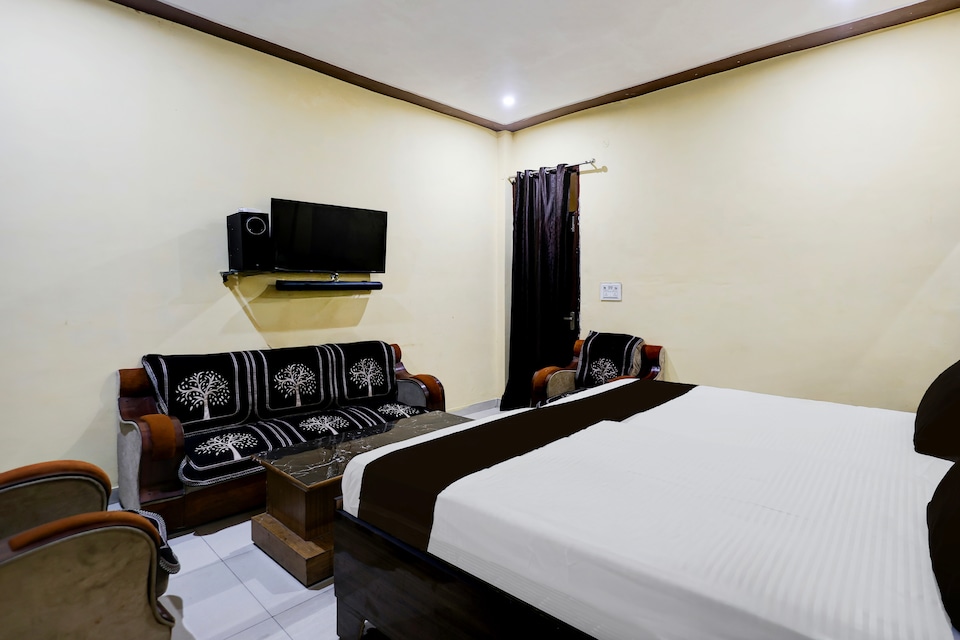 Hotel O shine & cafe, Meerut, Meerut