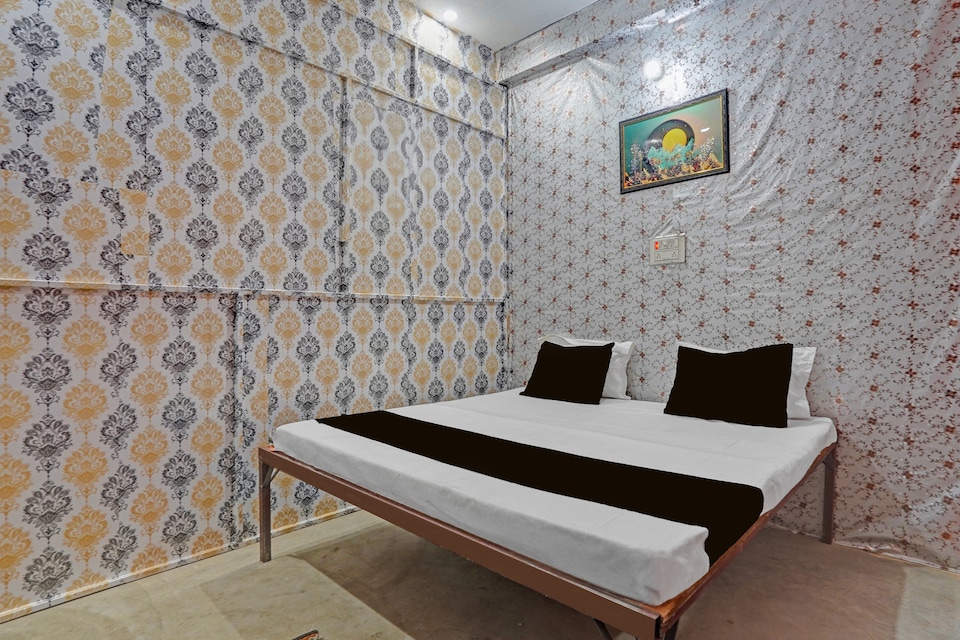 SPOT ON Prayag Niwas Hotel And Restaurant , Mumfordganj Allahabad, Prayagraj