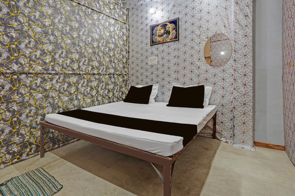 SPOT ON Prayag Niwas Hotel And Restaurant , Mumfordganj Allahabad, Prayagraj