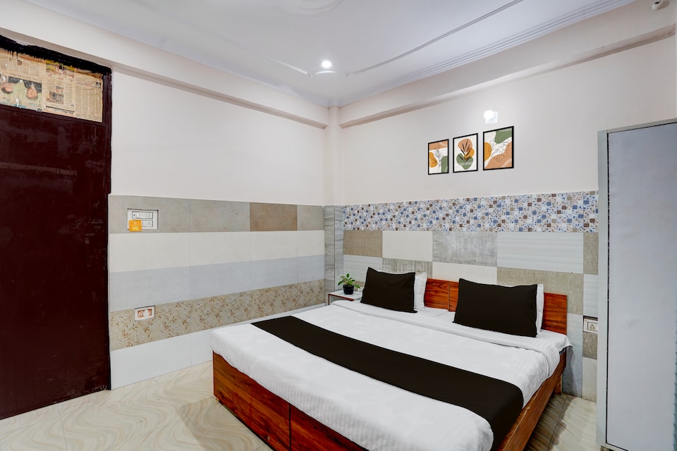 SPOT ON Mahi Guest House, Noida City, Noida