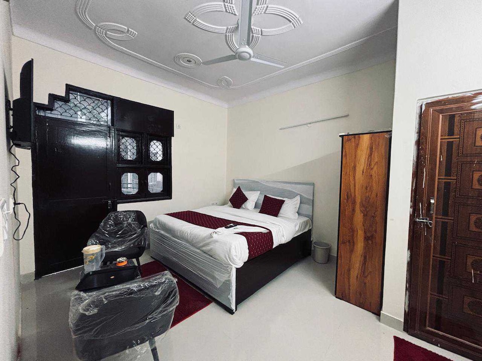 Hotel O golden , Pitampura - Rohini Delhi, Delhi