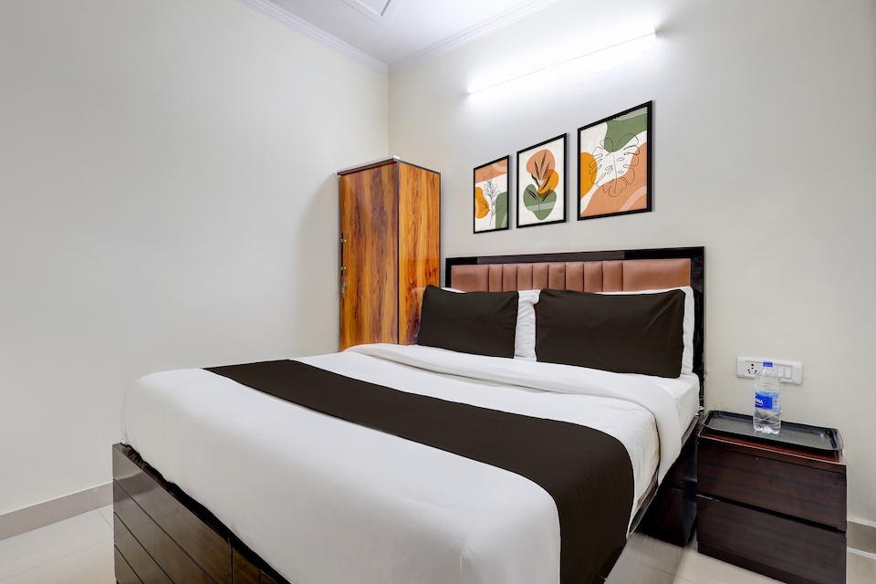 Hotel O The Golden, Pitampura - Rohini Delhi, Delhi