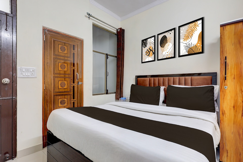 Hotel O The Golden, Pitampura - Rohini Delhi, Delhi