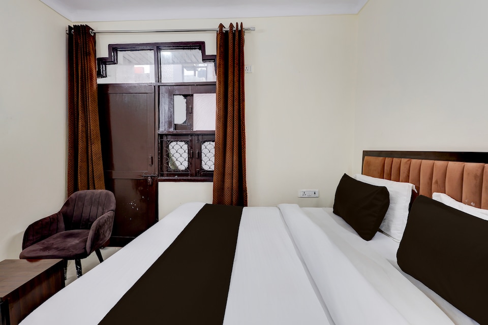 Hotel O The Golden, Pitampura - Rohini Delhi, Delhi