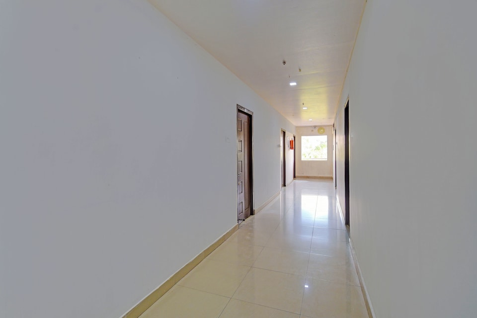 OYO 841825 Madhuram Lodge, Himayatnagar-Kachiguda, Hyderabad