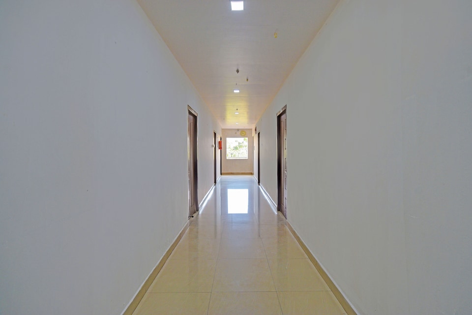 OYO 841825 Madhuram Lodge, Himayatnagar-Kachiguda, Hyderabad