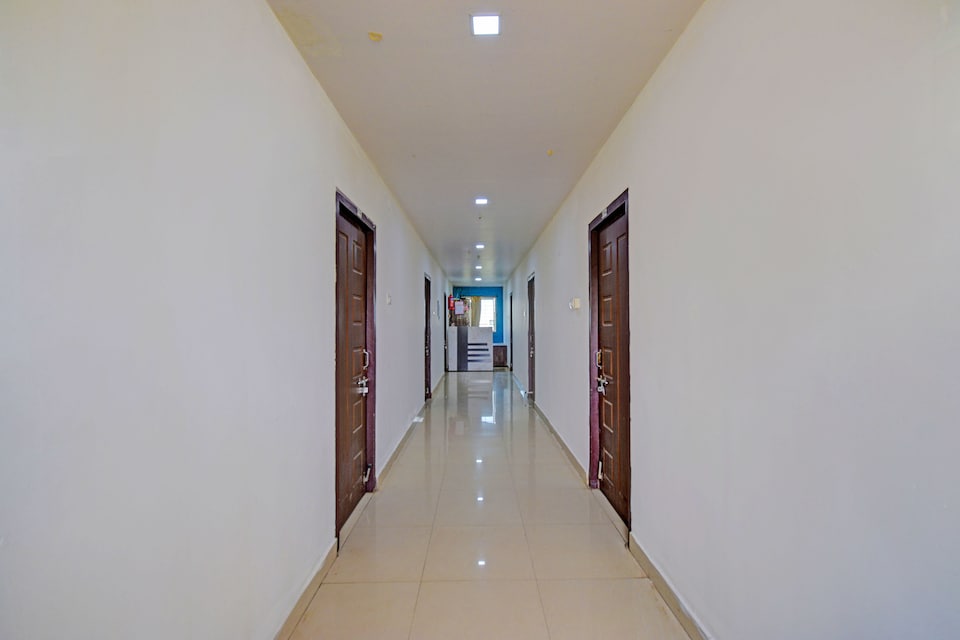 OYO 841825 Madhuram Lodge, Himayatnagar-Kachiguda, Hyderabad