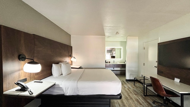 1 King Bed | Non-Smoking, Micfridge